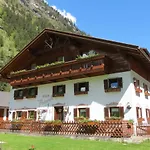 Haus Frank Pitztal Apartman